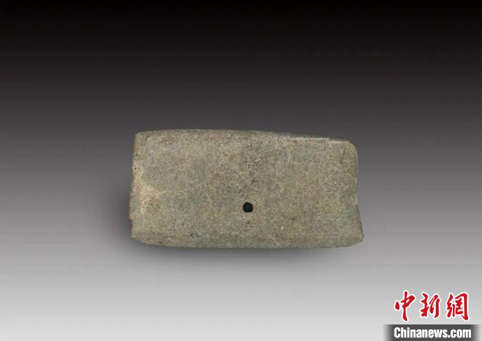 在該遺址發(fā)現(xiàn)的石刀?！∩轿魇】脊叛芯吭汗﹫D
