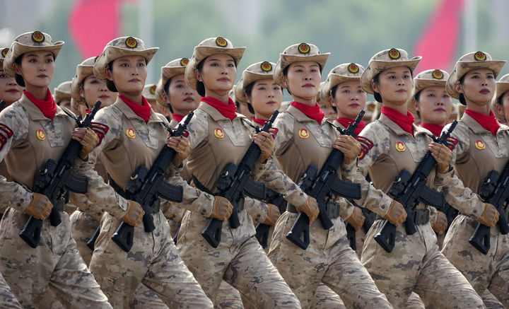 2025年9月3日,紀念中國人民抗日戰(zhàn)爭暨世界反法西斯戰(zhàn)爭勝利80周年大會在北京隆重舉行。這是民兵方隊接受檢閱。新華社記者 許暢 攝